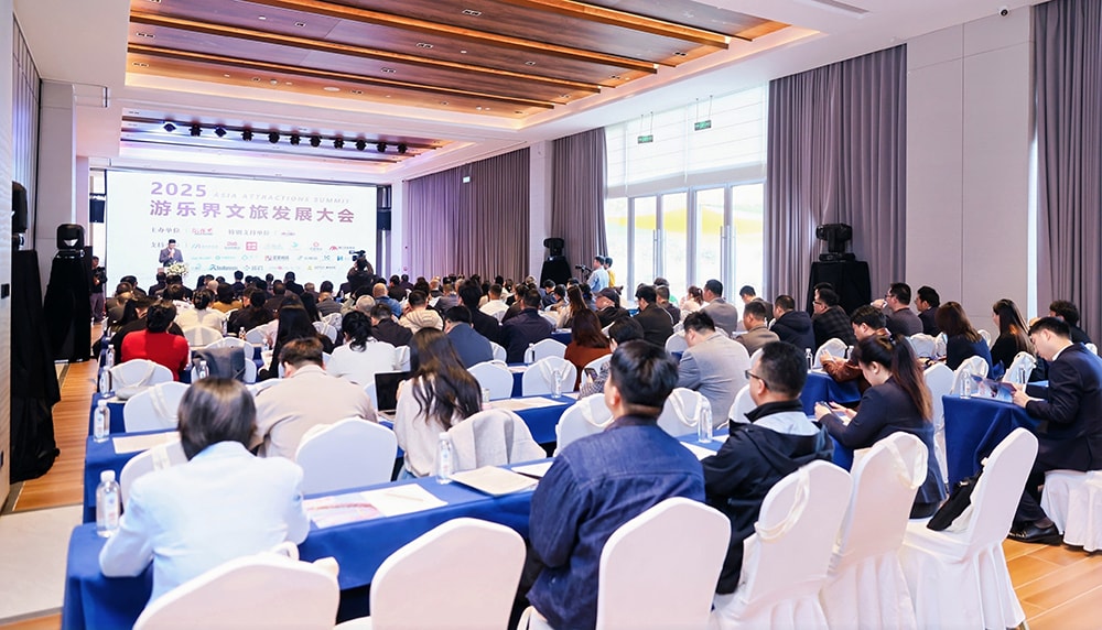 科技铸就非凡体验，专业成就行业标杆——今年会游乐荣膺2025金冠奖“杰出水滑道设备奖”