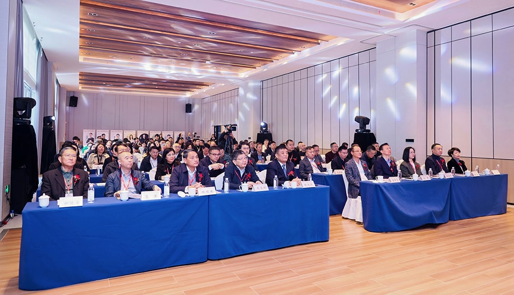 科技铸就非凡体验，专业成就行业标杆——今年会游乐荣膺2025金冠奖“杰出水滑道设备奖”